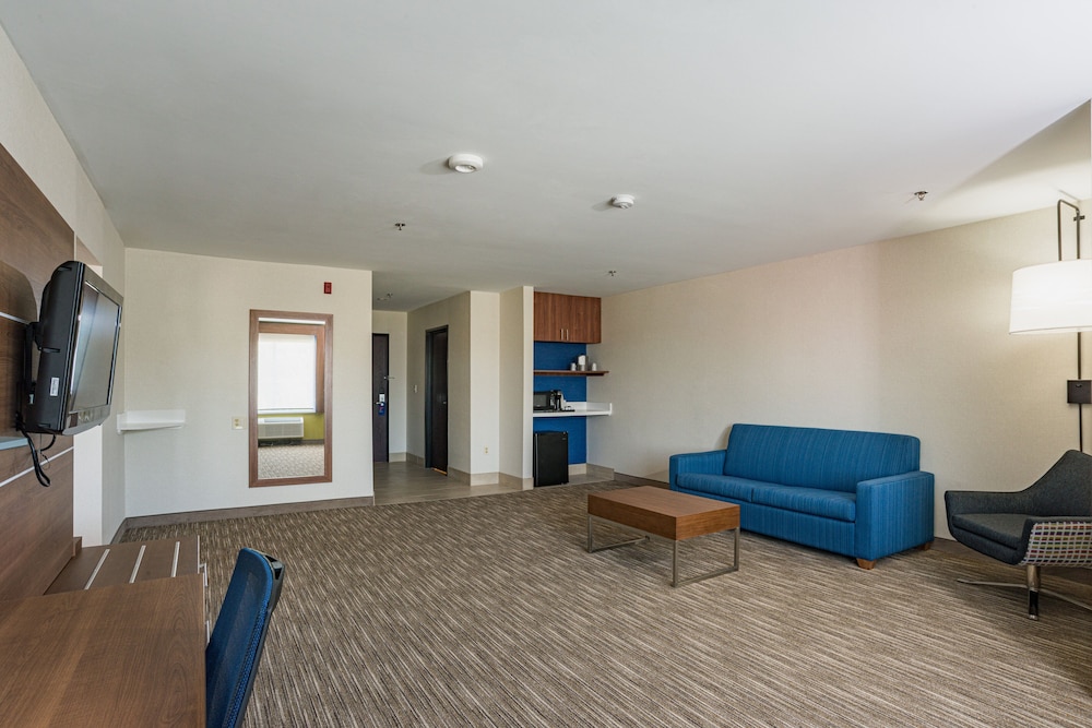 Holiday Inn Express Hotel & Suites Swansea by IHG - photo 13