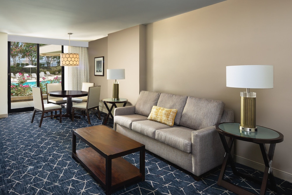 Sheraton Norfolk Waterside Hotel - photo 28