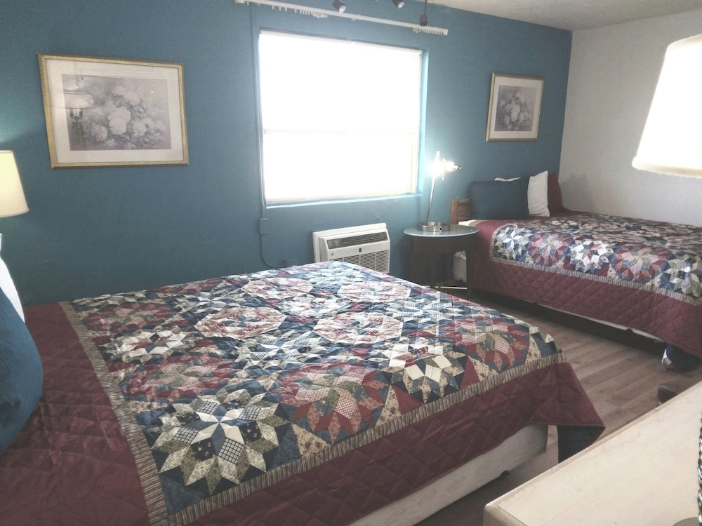 Capri Motel - photo 14