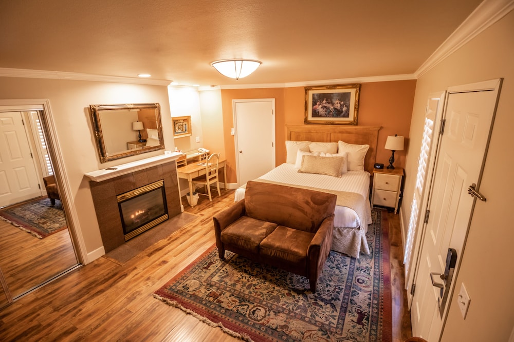 Grass Valley Courtyard Suites - photo 11