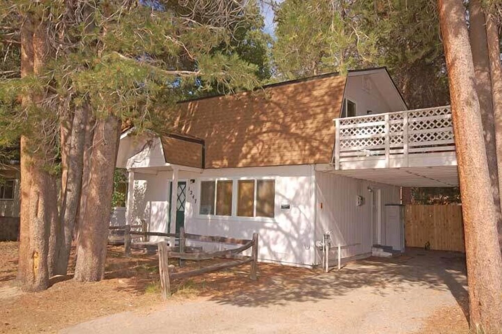 1247 Lester Street - featured photo