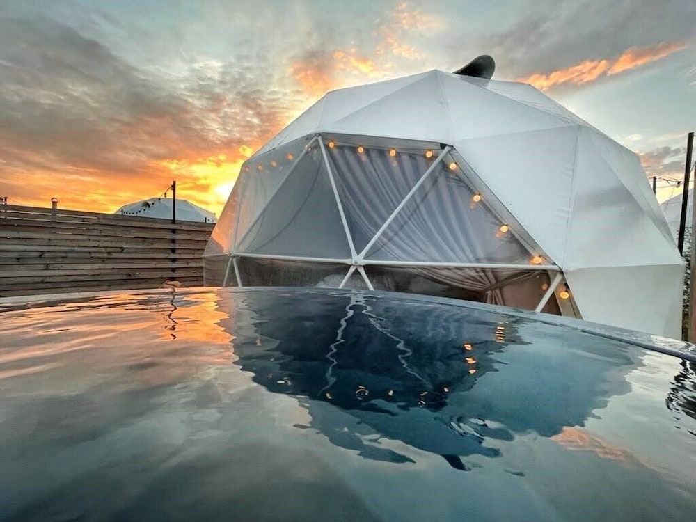 Private spa tub