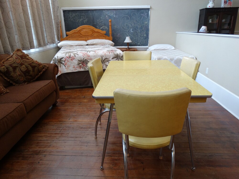 Davie School Inn - photo 15
