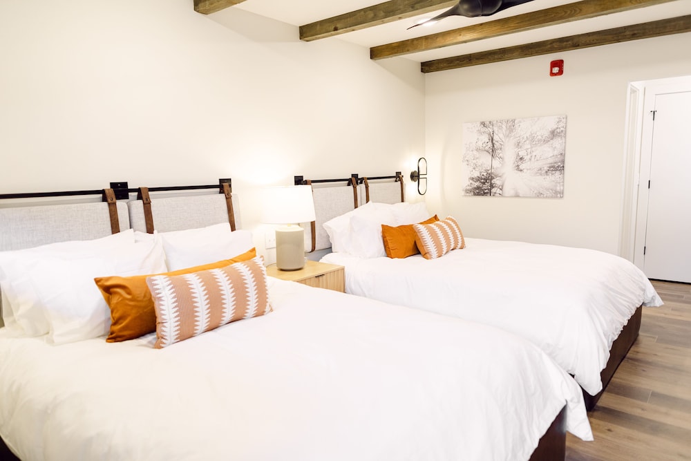 Tangerine Motel - photo 20