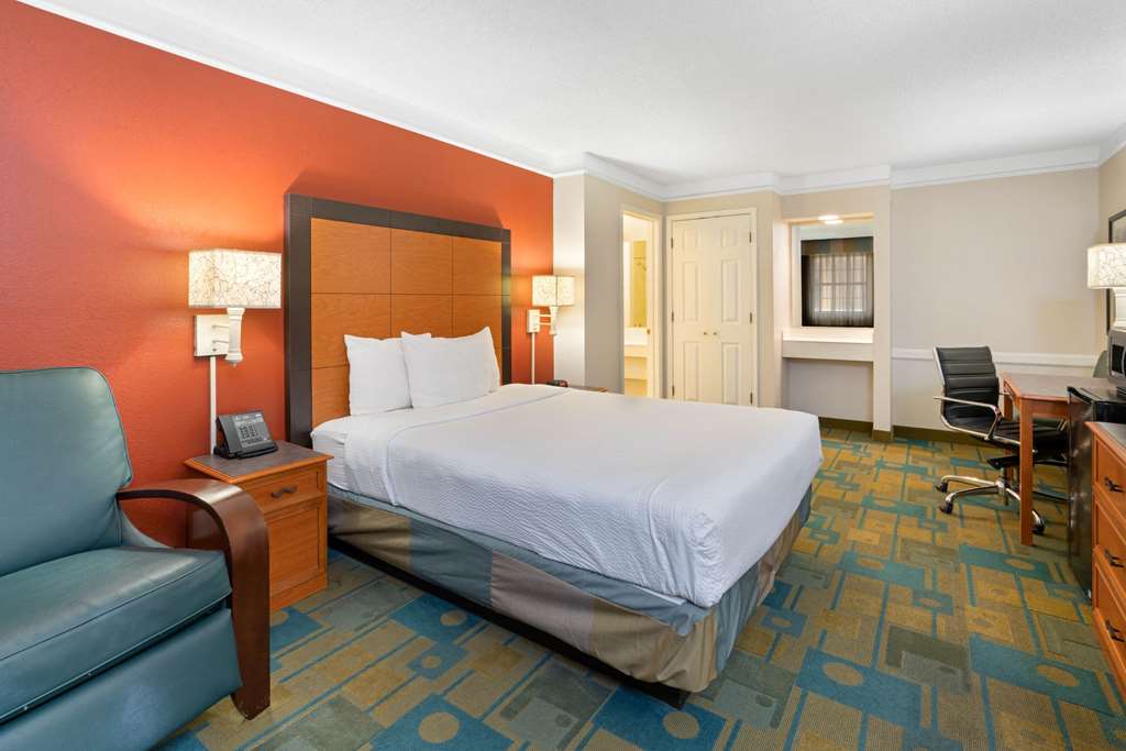 La Quinta Inn by Wyndham Phoenix Sky Harbor Airport - photo 22