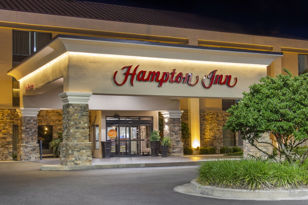 Hampton Inn Adel - photo 34