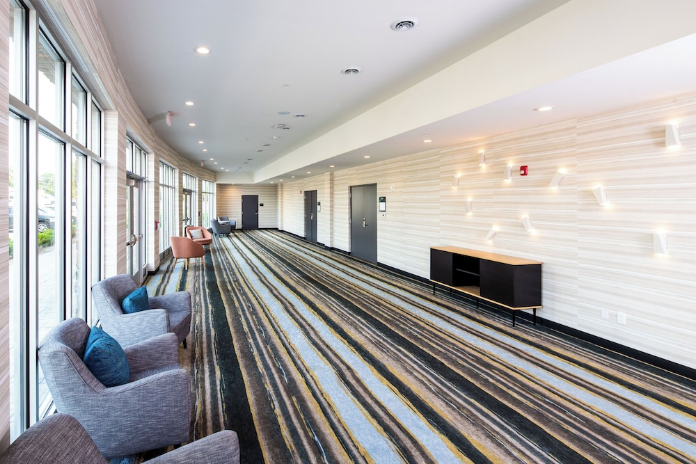 Holiday Inn & Suites Detroit Troy by IHG - photo 49