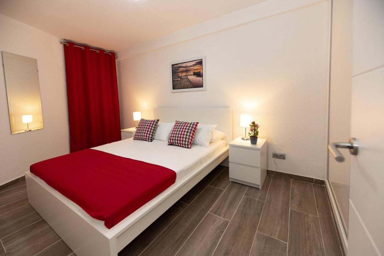 Modern Apartment with pool and Wifi — 4-Star Luxury Hotel in Adeje, Spain