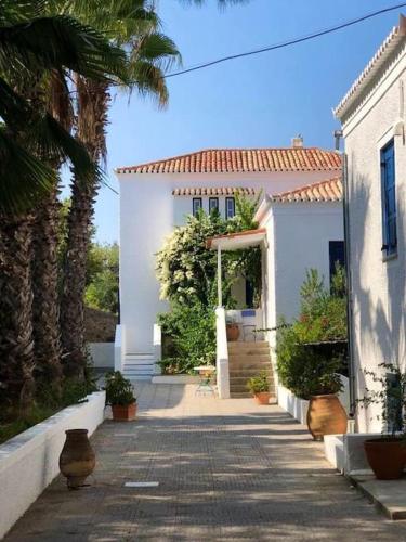 Spetses Cozy Villa — 4-Star Luxury Hotel in Spetses, Greece