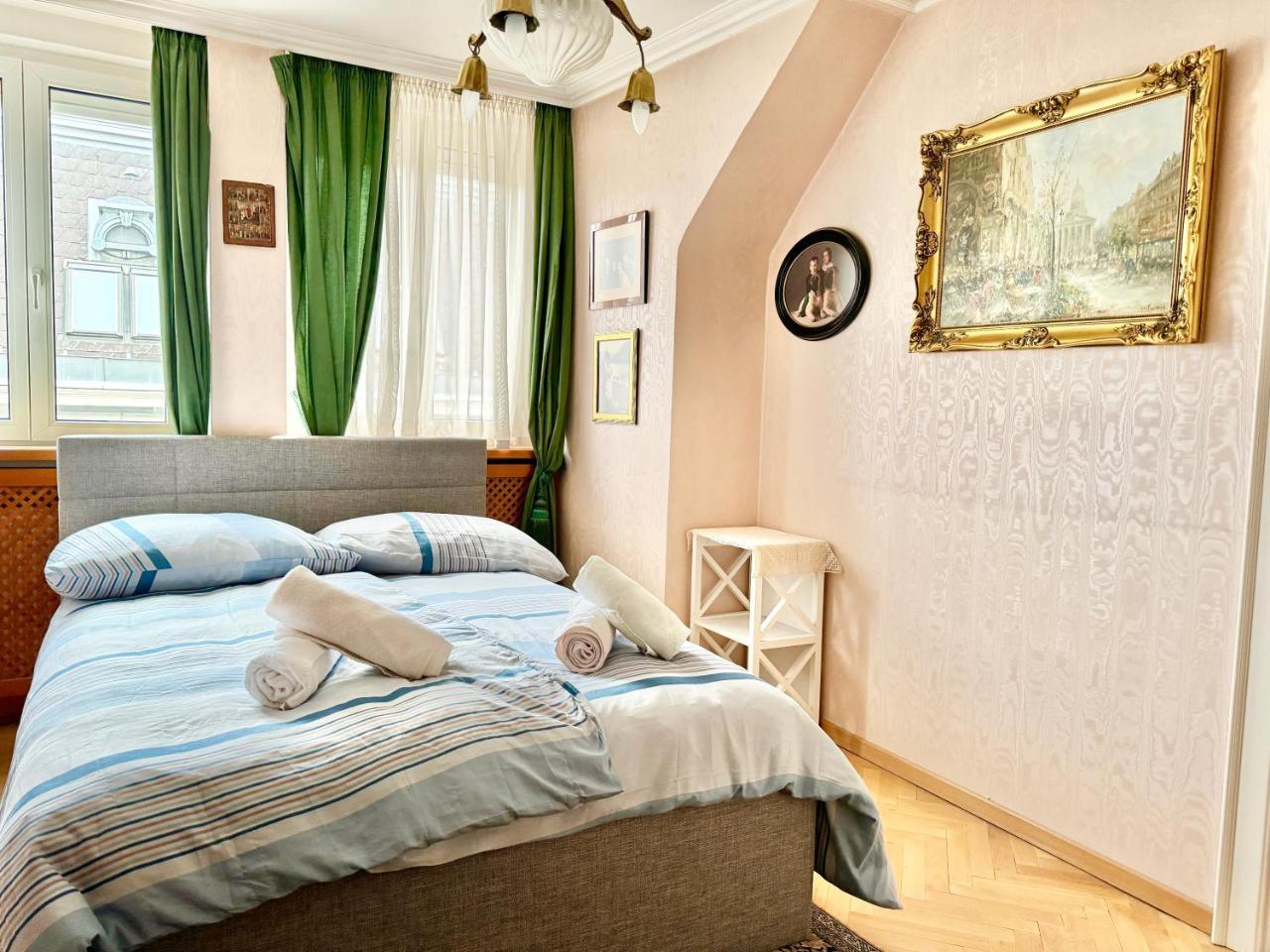 Spacious Penthouse with Stephen Cathedral View - last minute hotel in Vienna