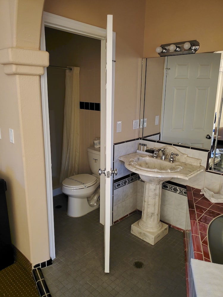 Colony Inn - photo 35