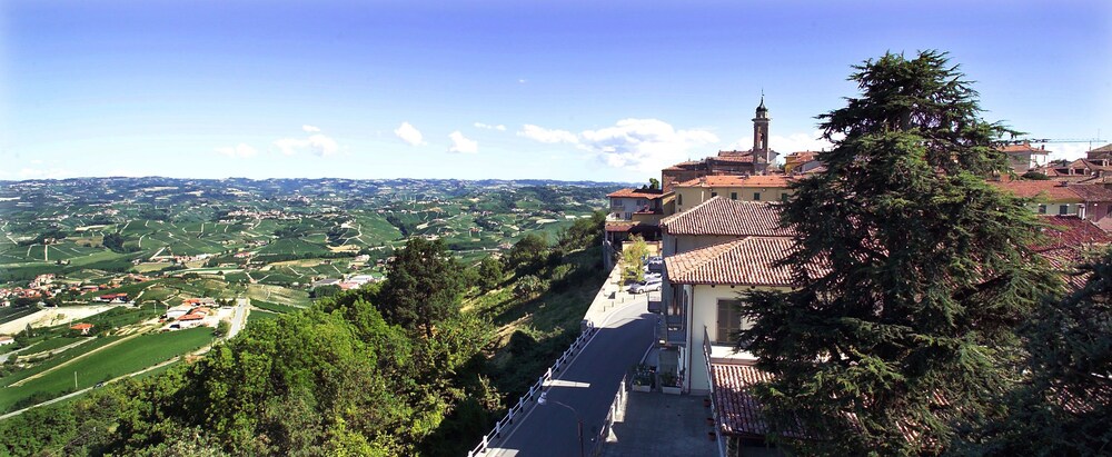 Rocche Costamagna Art Suites — 4-Star Luxury Hotel in La Morra, Italy