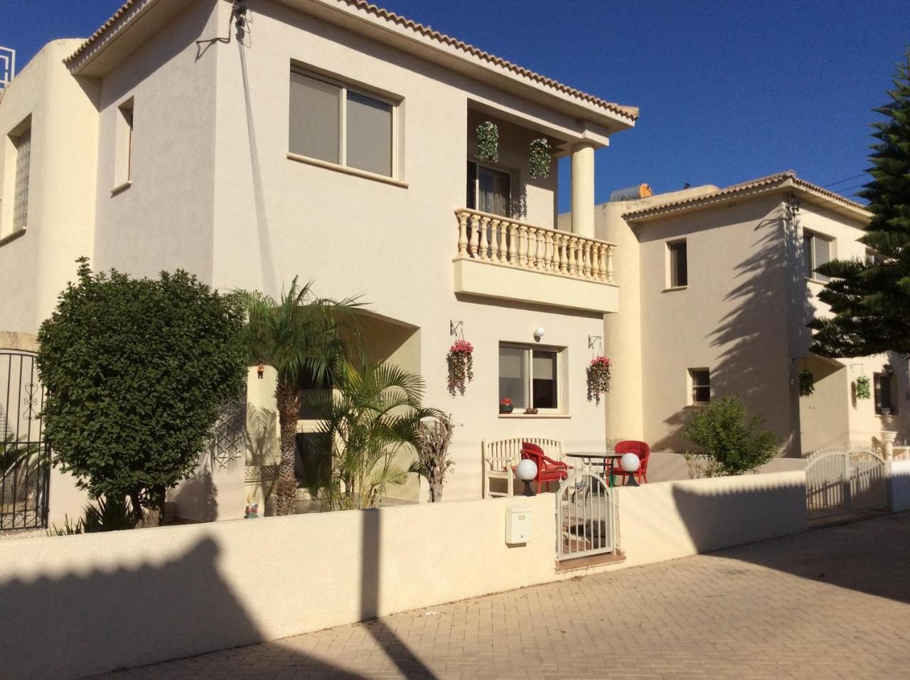 Quality Villa with Pool in Superb Location in Paphos