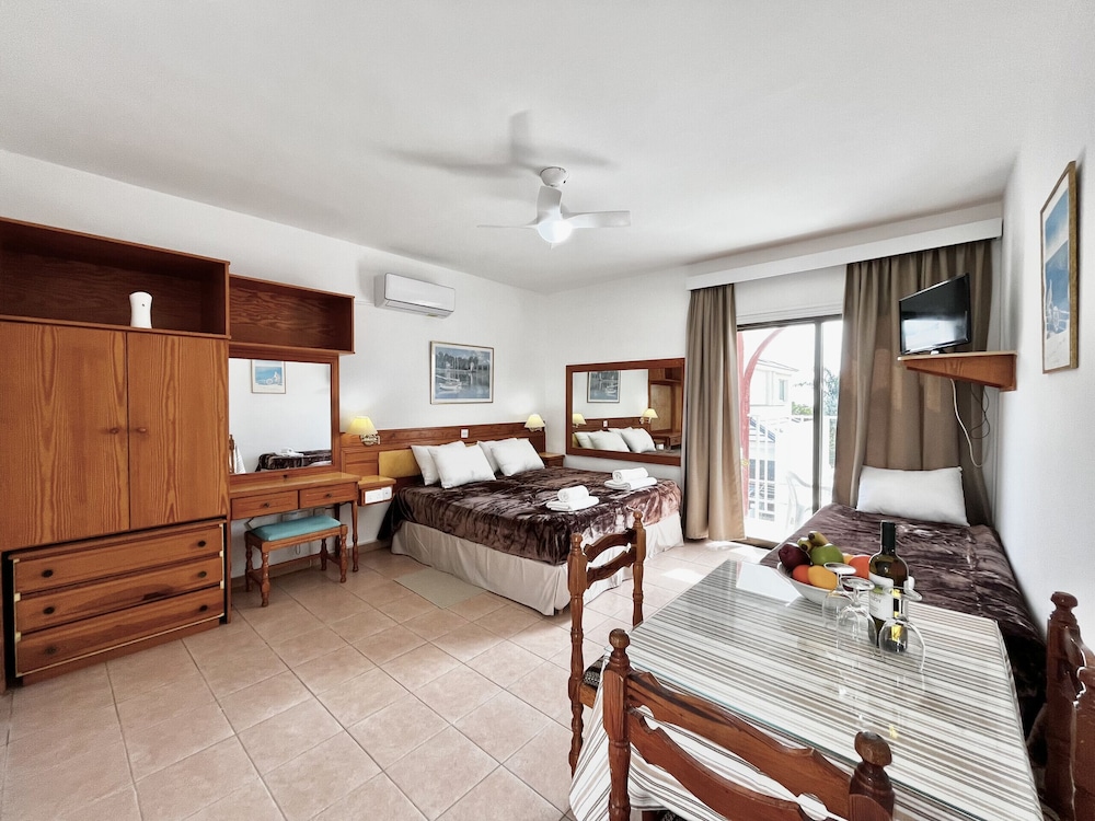 79 AN Stay Nissi Chrysland Studio 215