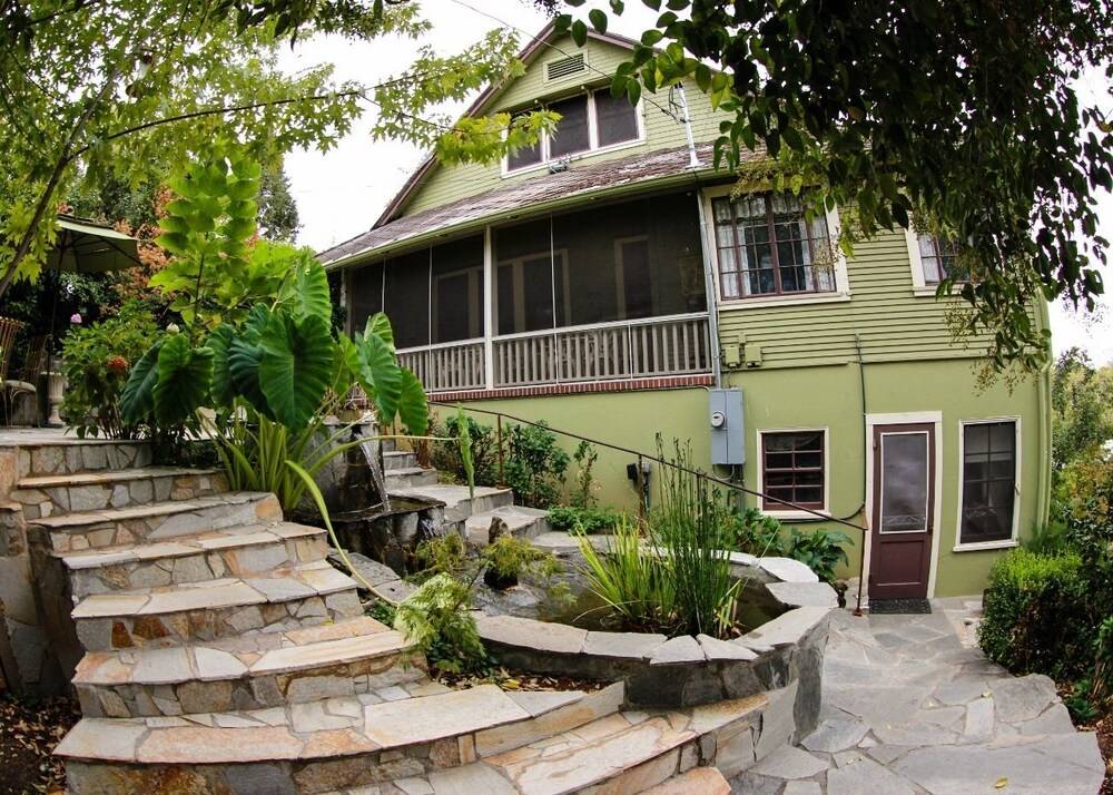 Barretta Gardens Inn - photo 54