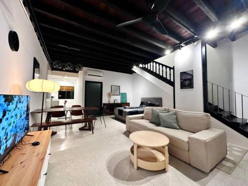 Fettes Villa for 20Pax @CentralPenang Gurney — 4-Star Luxury Hotel in George Town, Malaysia
