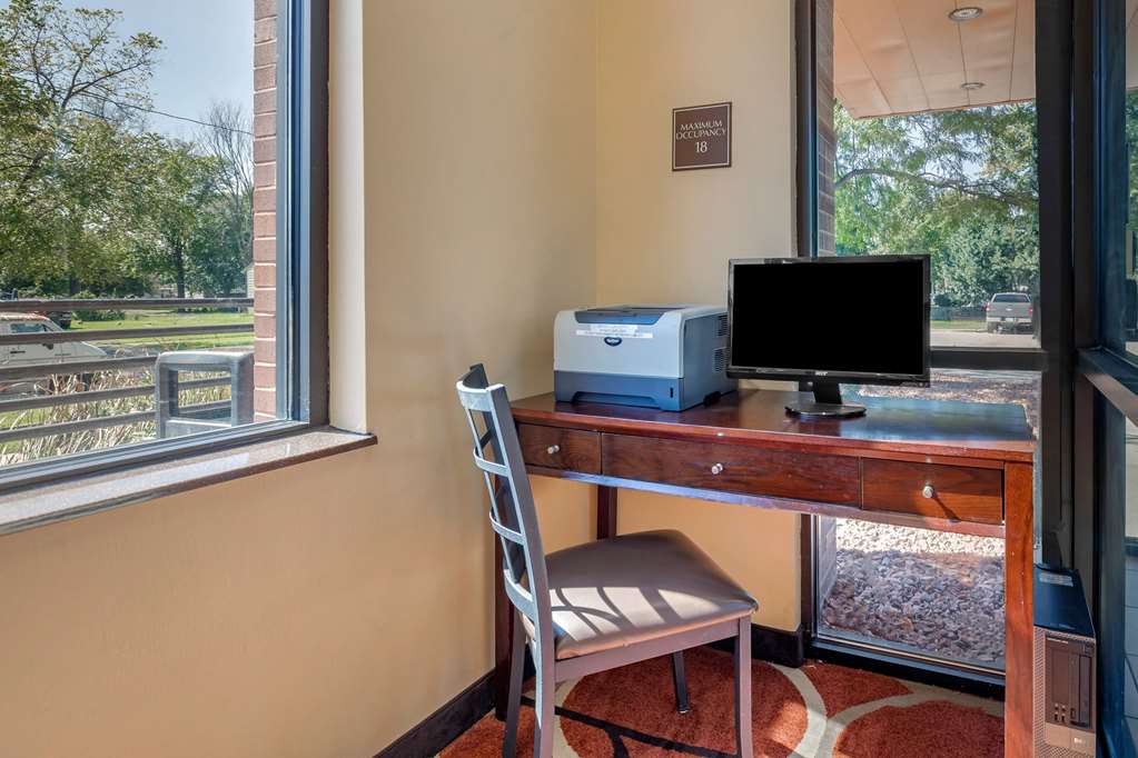 Econo Lodge Inn & Suites Des Moines Fairgrounds Area - photo 27