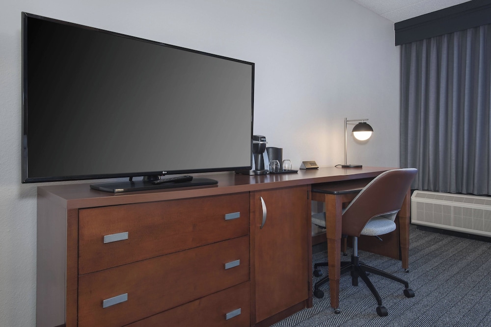 Courtyard by Marriott Norwalk - photo 8