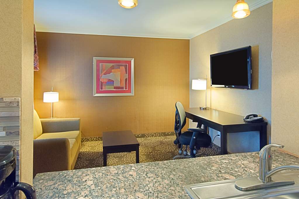 Best Western Yuma Mall Hotel & Suites - photo 17