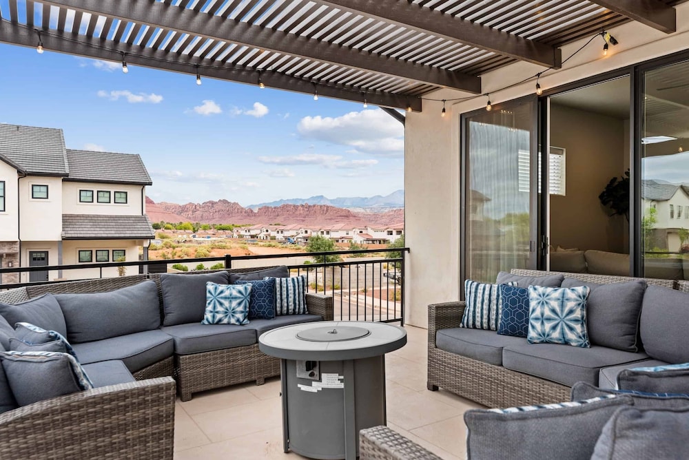 Red Mountain Springs #23 by RedAwning — 4-Star Luxury Hotel in Santa Clara, United States