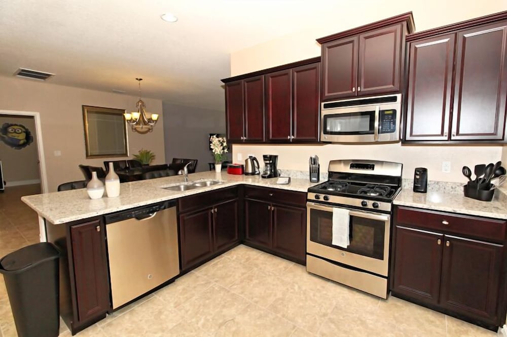 Ov3435 Solterra Resort 5 Bed 4.5 Baths Villa — 4-Star Luxury Hotel in Davenport, United States