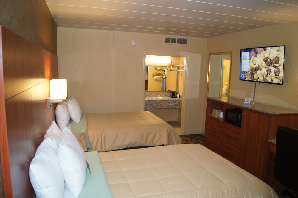 Days Inn by Wyndham Durham Near Duke University - photo 13