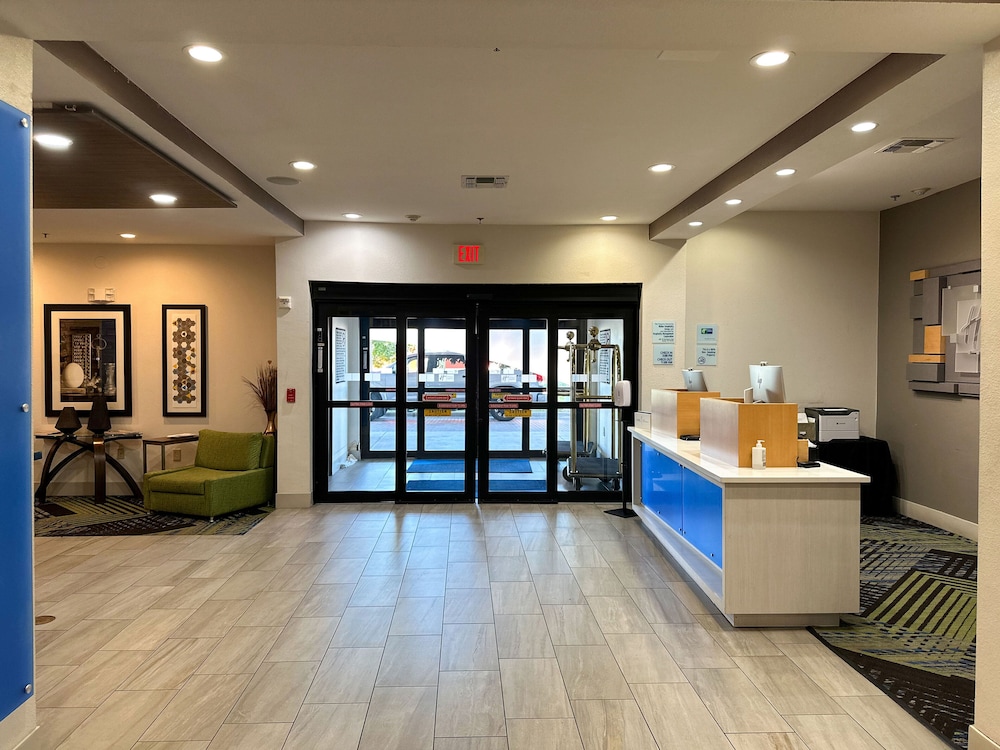Holiday Inn Express Hotel & Suites Ennis by IHG - photo 34