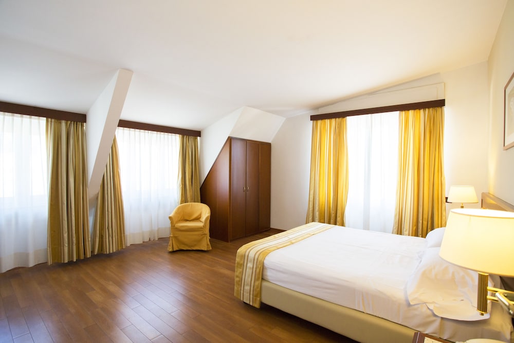 Hotel Europa — 4-Star Luxury Hotel in Rende, Italy