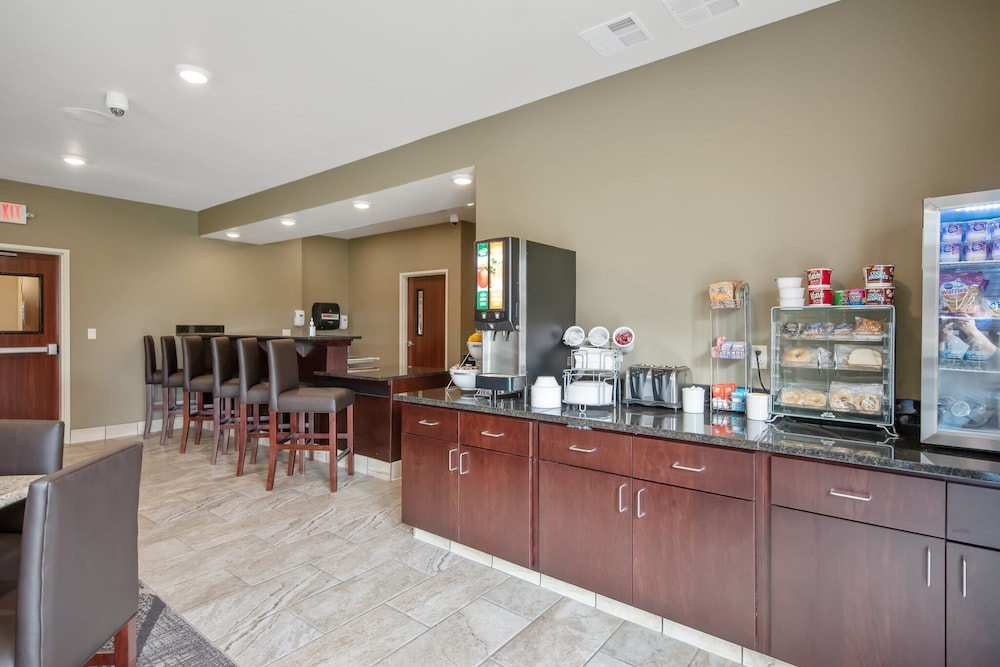 Cobblestone Hotel & Suites Austin - photo 47