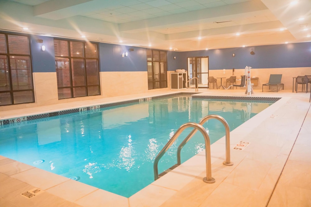 Hampton Inn Gonzales - photo 26