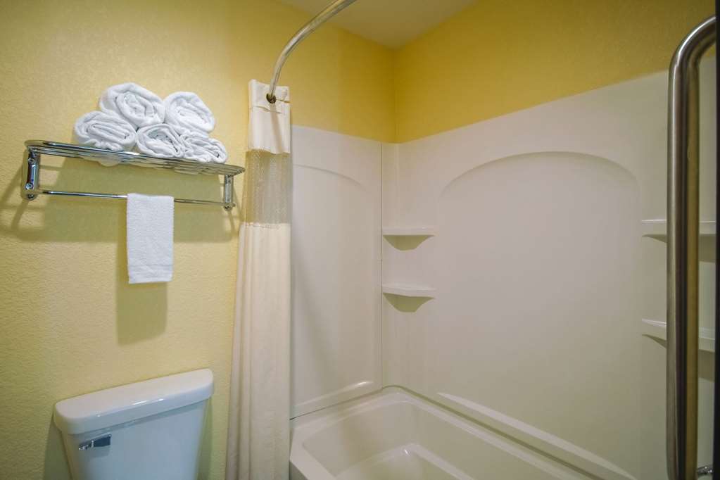 Days Inn by Wyndham Evansdale Waterloo - photo 11