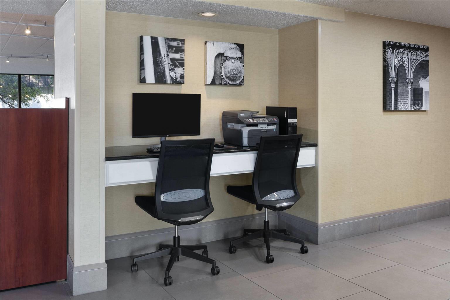 Wingate by Wyndham Lincoln Airport East I 80 - photo 40