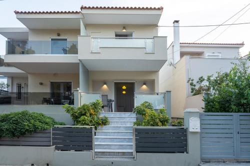 Comfortable 3 Bedroom Maisonette Near the Sea — 4-Star Luxury Hotel in Mytilene, Greece