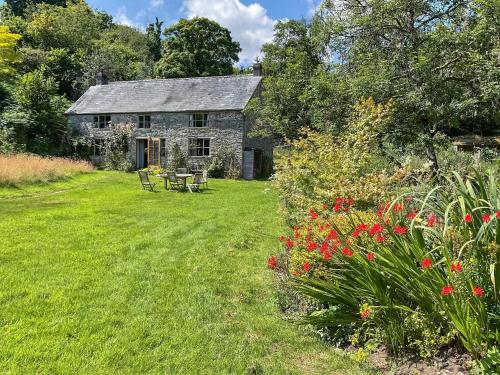 Cwmberwyn - carbon neutral hotel in Unknown City