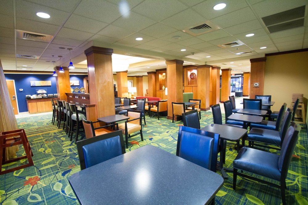 Fairfield Inn & Suites by Marriott Santa Maria - photo 40