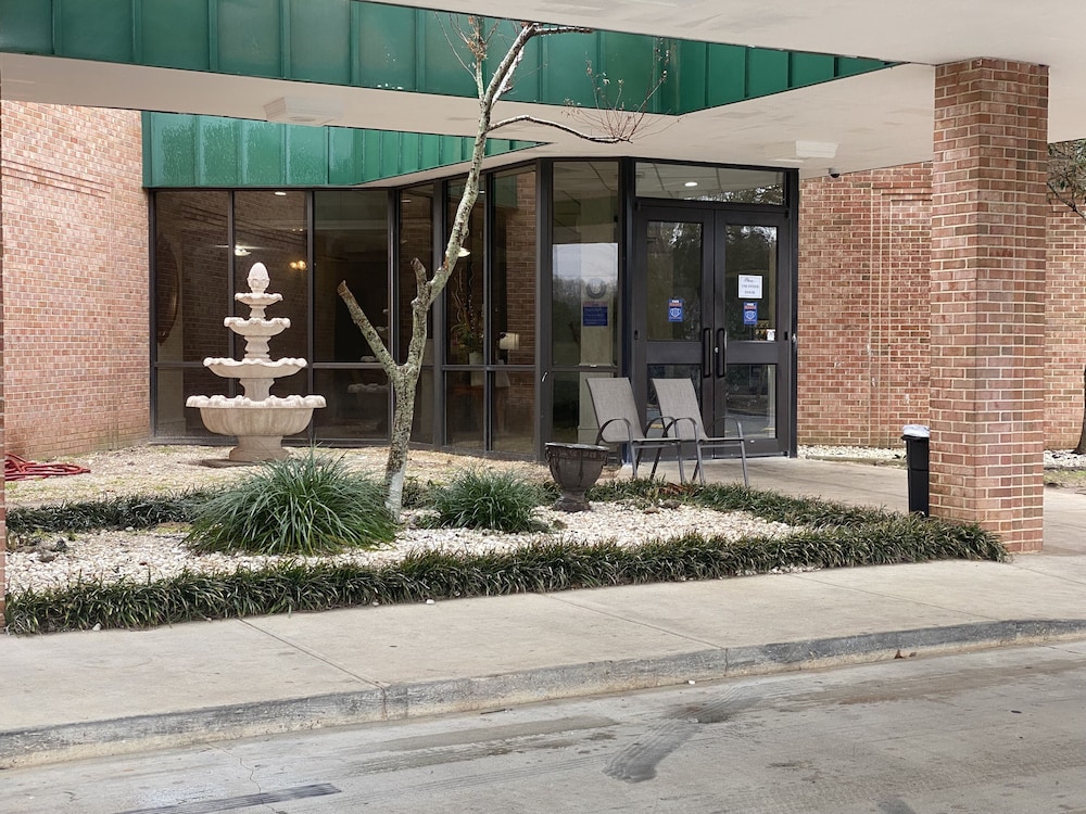 Days Inn by Wyndham Ozark - photo 19