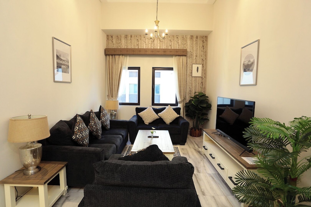 Marbella Executive 2 Bedrooms — 4-Star Luxury Hotel in Dubai, United Arab Emirates