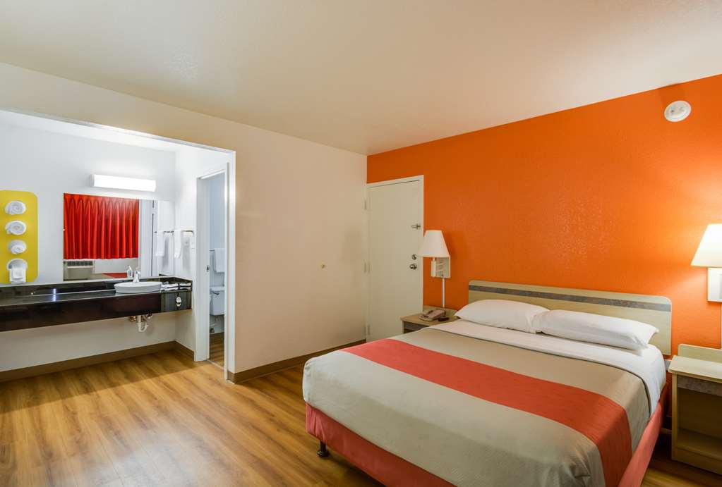 Motel 6 Schiller Park IL Chicago O'Hare - photo 9