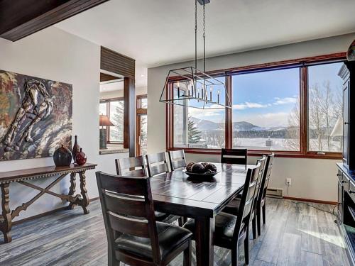 Luxury By The Lake — Dillon