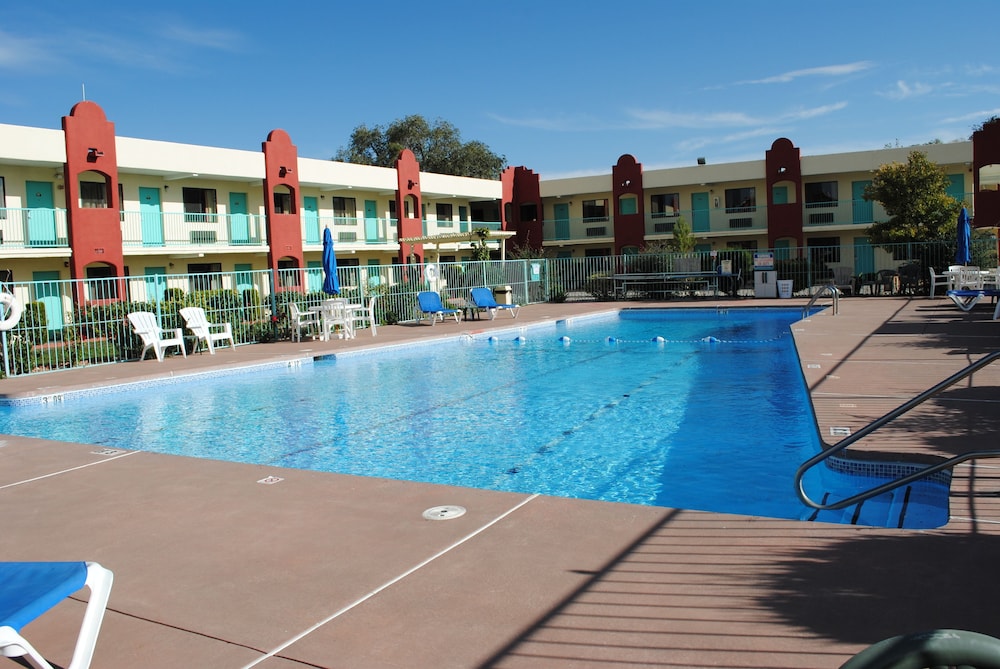 Days Inn by Wyndham Santa Fe New Mexico - photo 17
