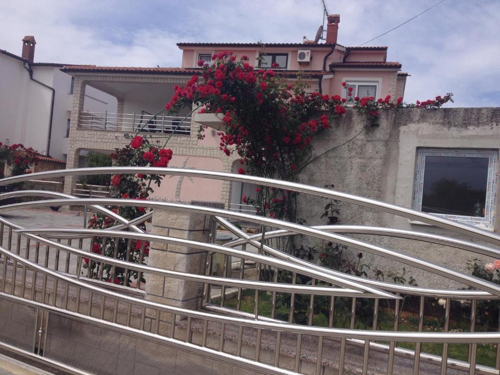 Villa Baldi Apartmani Danny — 4-Star Luxury Hotel in Tar, Croatia