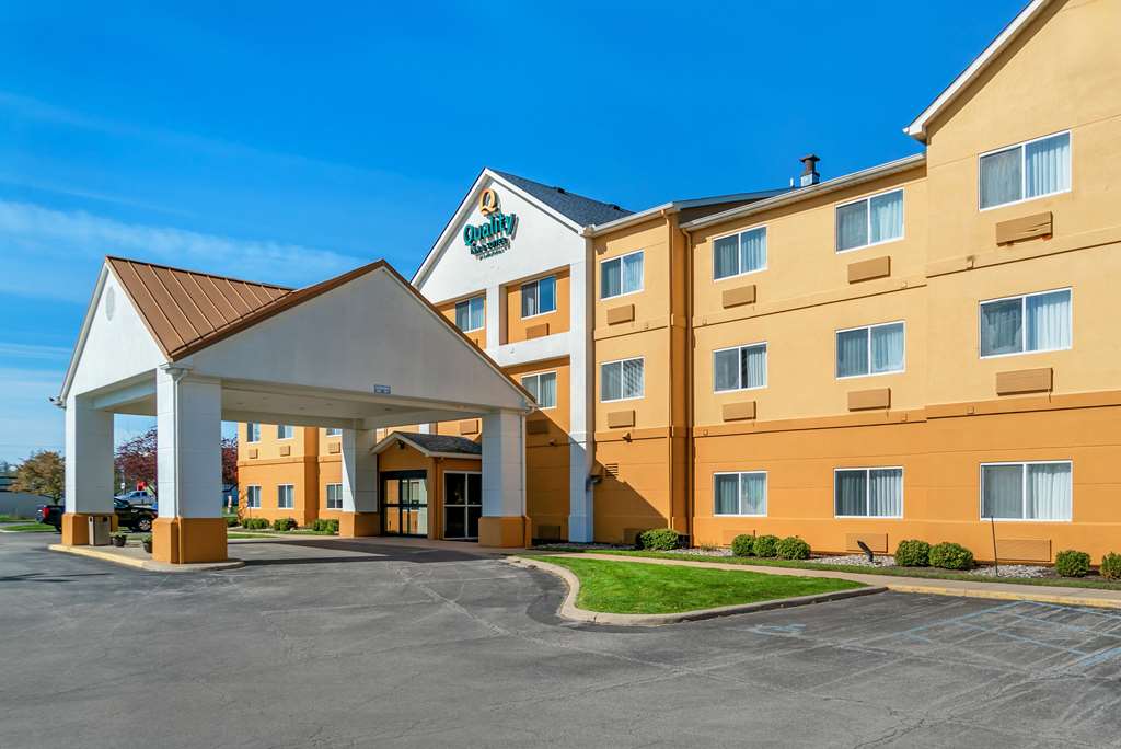 Quality Inn & Suites - carbon neutral hotel in Bay
