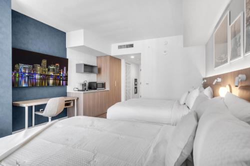 Gale Miami Junior double suite with balcony - photo 17