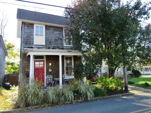 418 Elmira Street in Cape May, United States