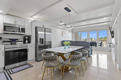 Chic Stay by the Beach — 4-Star Luxury Hotel in South Padre Island, United States