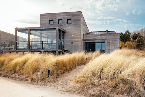 Panorama Beach Villa 4p Premium Comfort & Uitzicht Villa 25 — 4-Star Luxury Hotel in Ouddorp, Netherlands