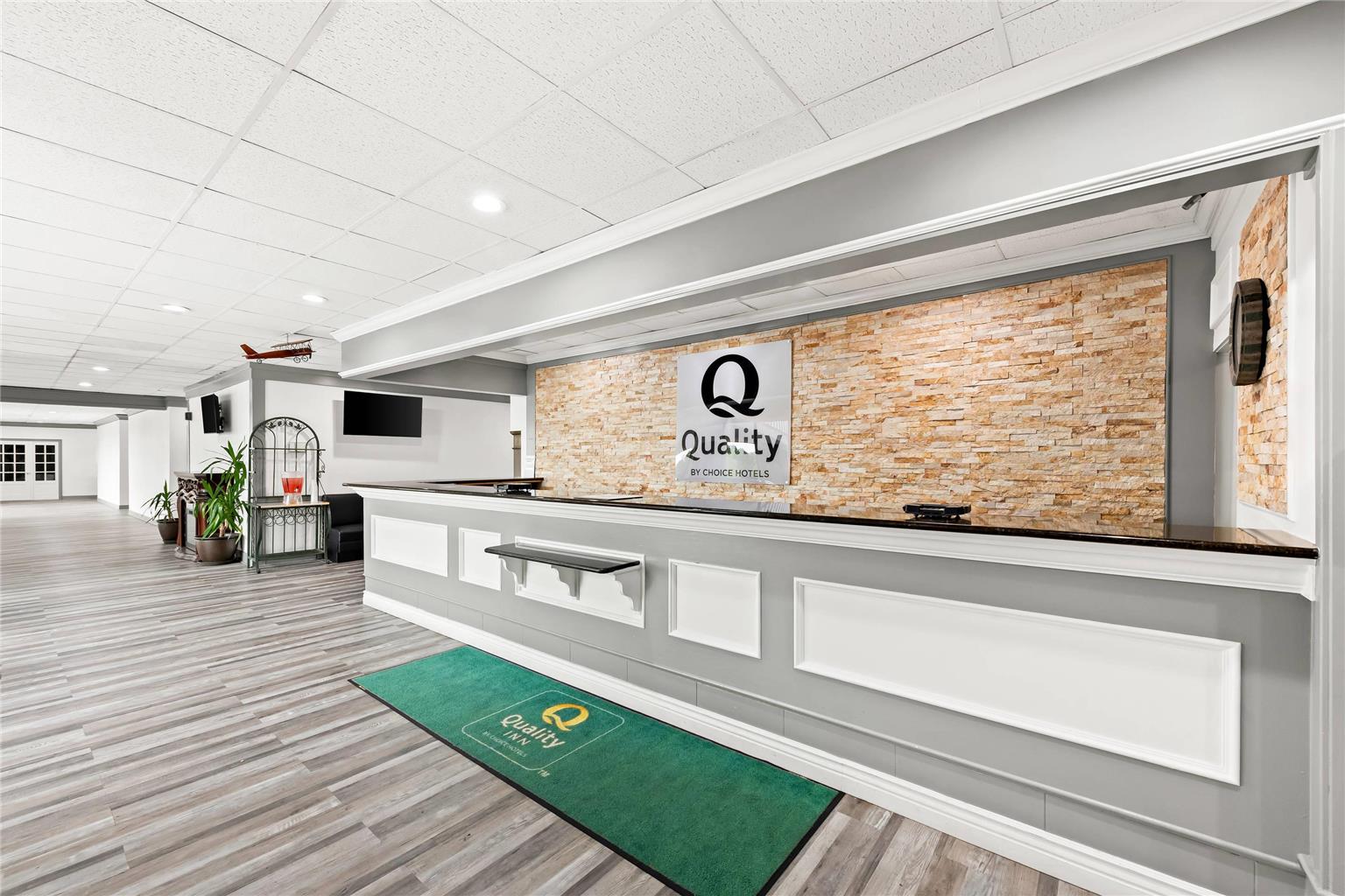 Quality Inn Dayton Airport - photo 9
