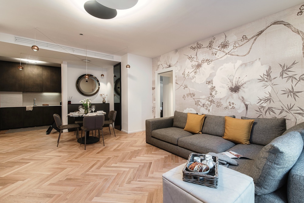 Stella — 4-Star Luxury Hotel in Como, Italy