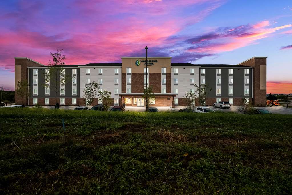 Woodspring Suites Milwaukee Menomonee Falls - photo 10