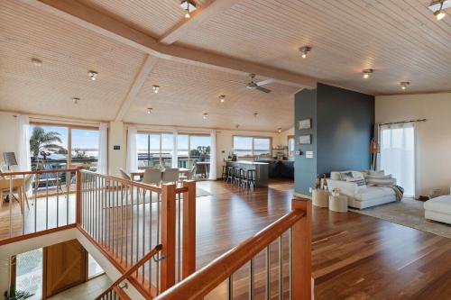 Bayside Oceanview Getaway — Unknown City — photo 2
